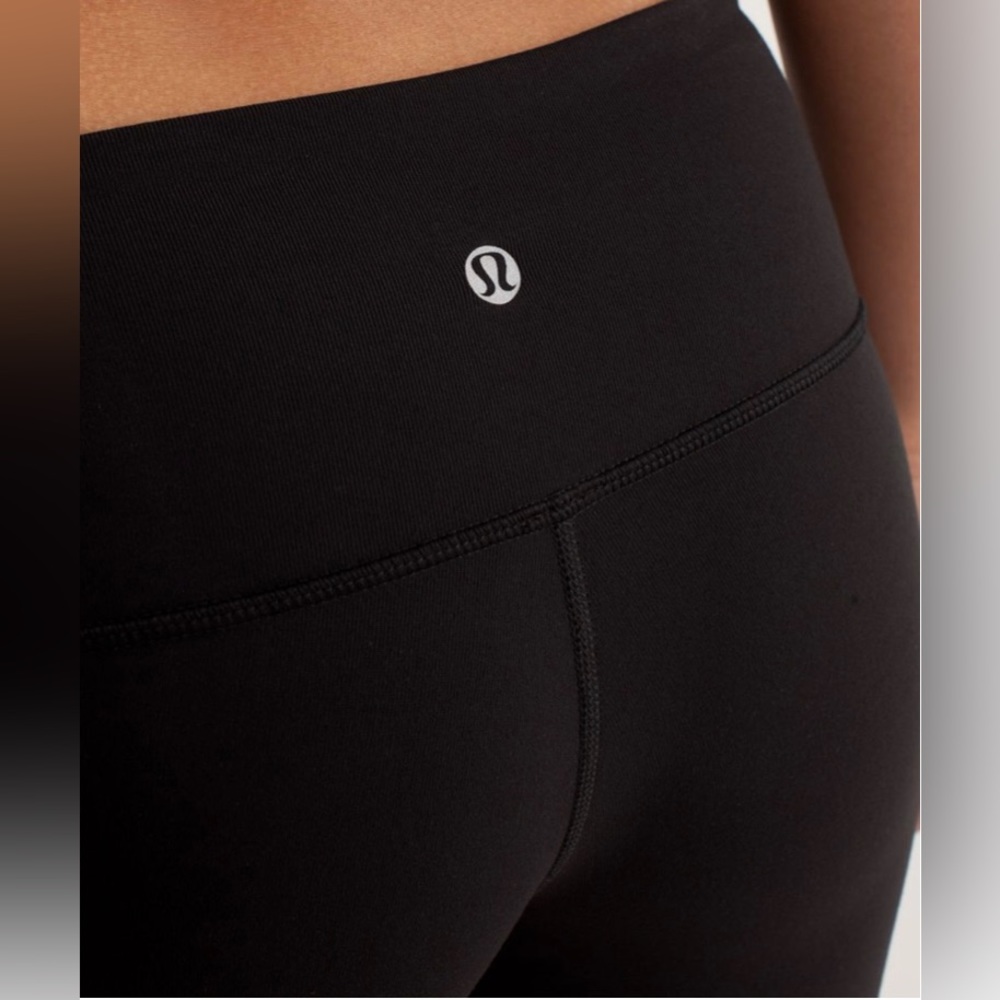 Lululemon Wunder Under Crop Black Size 6 Small hole in crotch - Picture 12 of 13